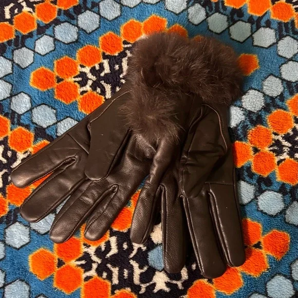Brown Women’s Leather gloves with trim - Picture 3 of 3